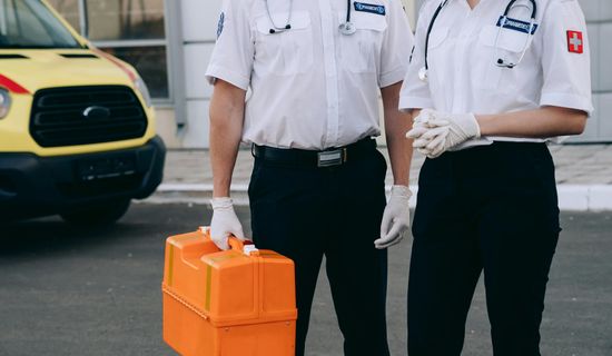 大英救护车转运病人车速和普通车一样快吗?